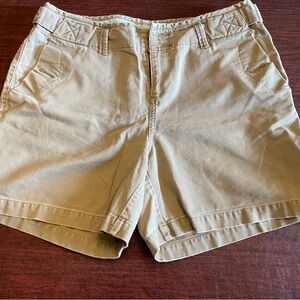 BASS Women’s hiking outdoor shorts. Good condition, size 10.